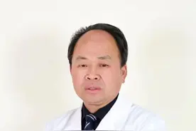 全国五一劳动奖章获得者、乡村医生邓佩勋：心脏手术后第三天出院工作，近60岁仍打算攻读学位图片