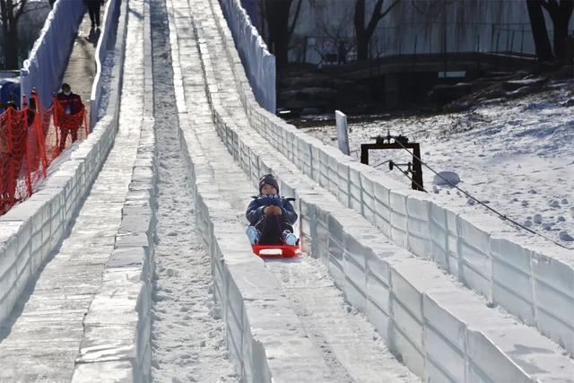 三条百米冰滑梯！8000平方米雪场！就在——