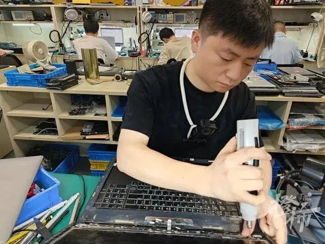 每月涨粉10万，外地顾客都想把电脑寄给他！杭州百脑汇这家店为什么突然火了？