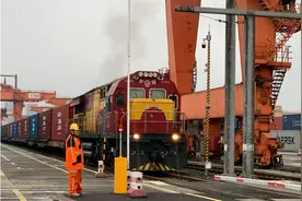 重庆首发中欧班列中间走廊成渝中心专列图片