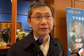 “申”聚两会｜机场远机位多怎么办？王煜委员建议提升廊桥使用效率视频封面