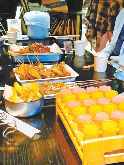 盲盒饭局、夸夸会……社交从线上转移到线下，年轻人探索“如何见面”