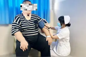 28岁小伙体重320斤，无法自主进食和书写，医生：超重人群要谨防这个疾病图片