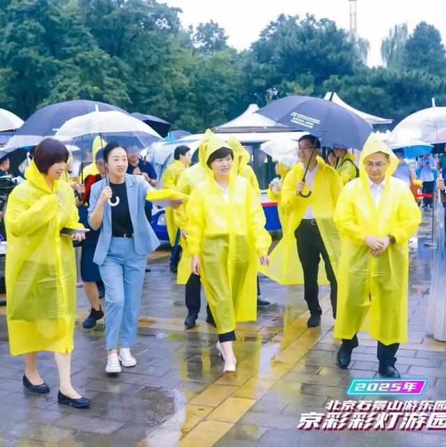 游乐体验焕新升级，非遗彩灯再展新篇——石景山游乐园京彩彩灯游园会正式开幕！