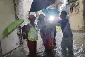 广州强降雨致多地被淹人员被困，消防营救疏散29人图片