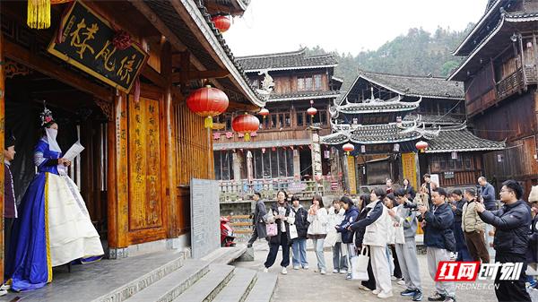 守护萨岁！网络达人深入侗寨，以实景游戏唤醒沉睡的非遗技艺