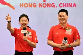 两位奥运冠军的蹦床世界图片