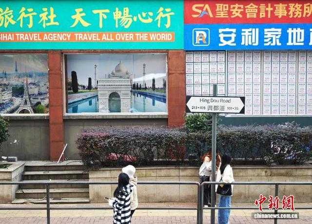 福州：复古港风布景点吸引市民参观