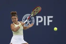 （外代二线） 网球——WTA1000迈阿密站：保利尼晋级图片