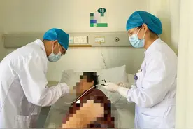 214斤男子减肥老失败，医生巧用“粪菌”移植3个月瘦了40斤图片