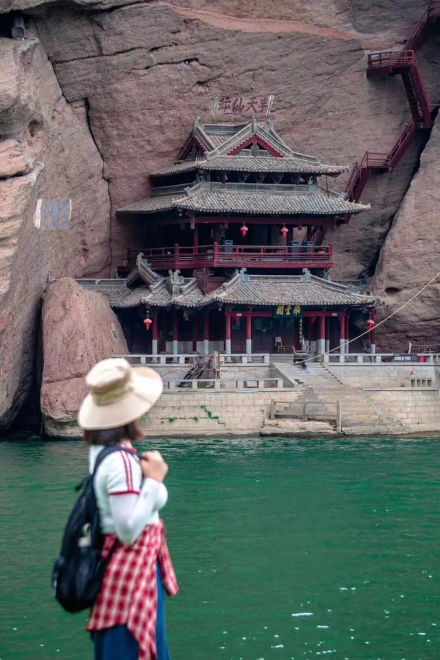 被《地道风物》实名安利！@所有“牛马”：来龙虎山，办一下“仙界入籍”手续！