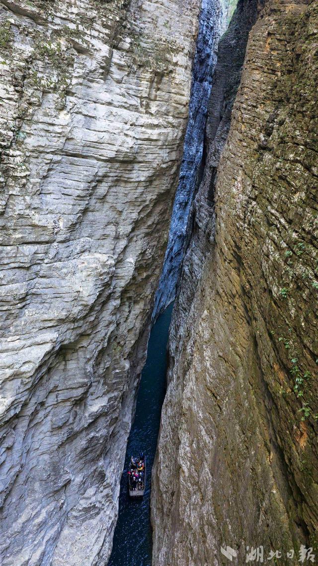 300余自驾游爱好者走进“中国最美水域”屏山
