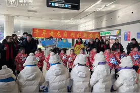东北小冻梨掏家底招待小包裹，浙江桐庐和吉林农安的双向奔赴图片