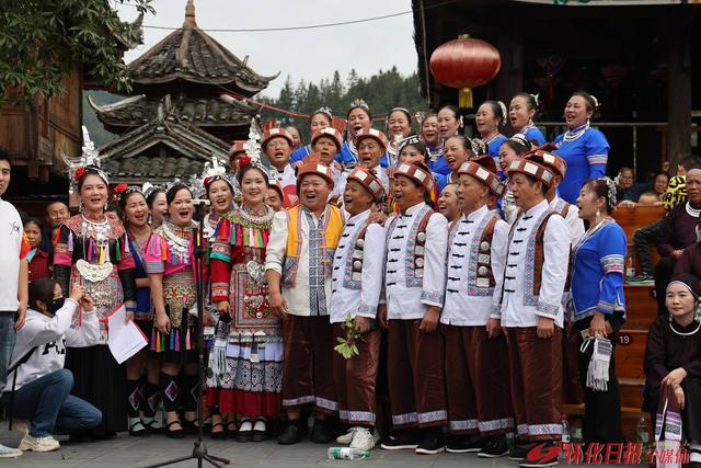 芦笙齐鸣贺三十载 侗歌飞扬谱新篇——通道皇都侗文化村30周年庆典绽放民族团结之花
