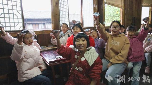 童声回响唐崖土司城址 咸丰“小导游”点亮文化薪火