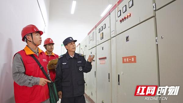 国网张家界供电公司：共产党员服务队假期护航红色旅游