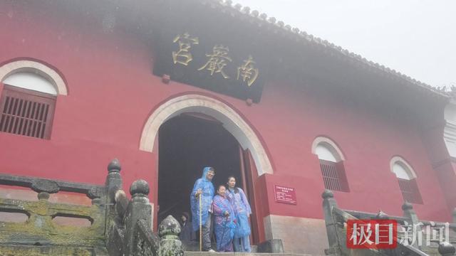 雨过天晴赴云海，武当金顶迎日出：这个国庆，仙山赠游客两份厚礼