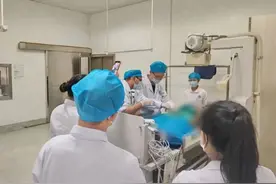 首例临时起搏器安置术！长宁医生助力绿春完成图片