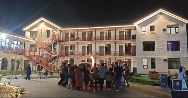 畅游丰宁丨旷野的风，总会迎来自由的人——伴山度在初秋的草原等你