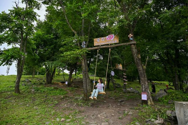 绝美组图揭秘！顶级滑雪场如何玩转夏日经济 | 活力中国调研行