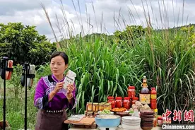 “打工妹”转型“新农人”：直播寄乡味 家门口年销500万元“贵州味道”图片
