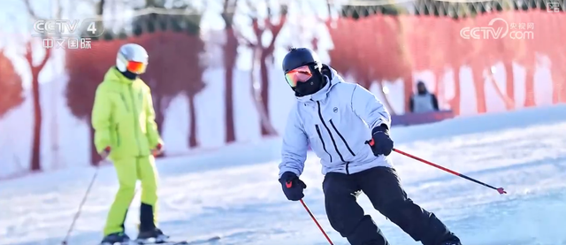 “冷”赛道激发产业发展“热”活力 “冰雪+”掀起冬季消费新热潮
