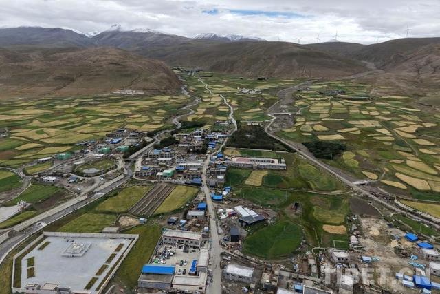 西藏萨迦县协同推进地震灾后重建和城乡历史文化保护传承工作