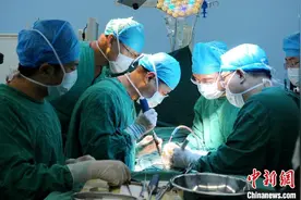 “关爱藏娃”：山西晋城医院为脊柱侧弯患儿实施矫形手术图片