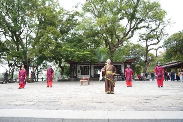 灵渠再现千年通航盛景“秦风古韵”花船风华引客来