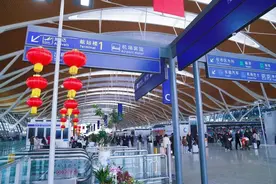 发放“服务礼包”、增设Wifi取号机、开设“易安检”通道…… 春运期间机场还有哪些暖心服务？一起来看看吧→图片