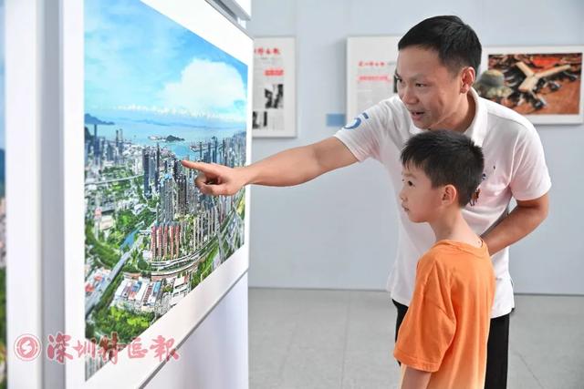 机器人与建设者共述深圳奇迹，深圳经济特区建立45周年主题图片展开幕首日观众如潮