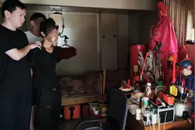 男子偷走寺庙二十余尊佛像带回家供奉，因涉嫌盗窃罪被刑拘图片