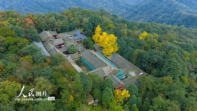 四川都江堰：青城山景区秋色美如画