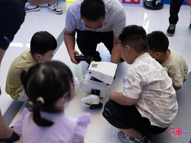 2025世界机器人大会观察：中国机器人企业的崛起与全球合作
