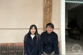 川美毕业生村里做木雕 让“老年模特”卷起来图片