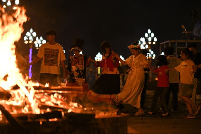 新华全媒+|彝族火把节燃情大凉山夏日