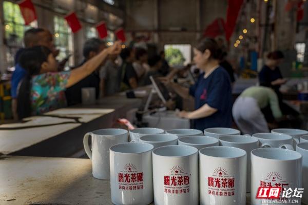 国庆打卡长沙工业风新地标：曙光茶厂的“锈”与“红”