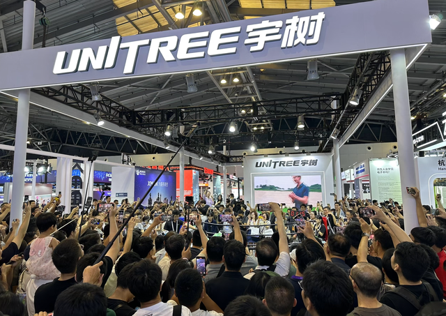 大模型六小龙底牌对决：AGI加注、赛道转换与多模态竞速