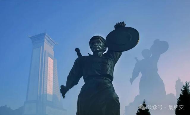 中国红，红安红！