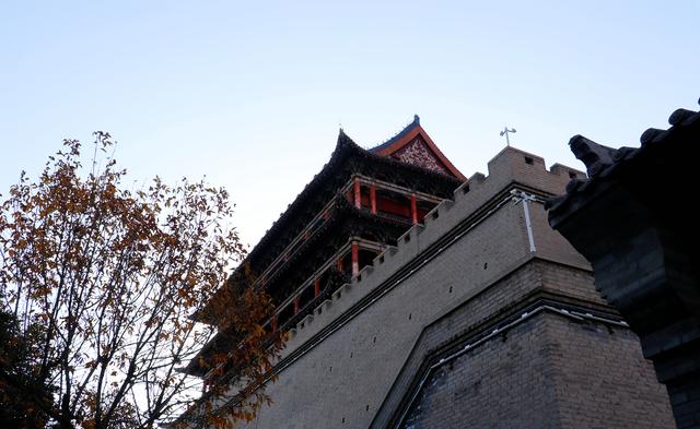 组图丨南城门广场秋色美