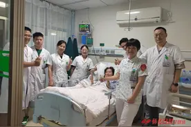 湘雅医院专家在总医院｜爱与希望，在急诊战场绽放图片