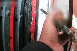 身穿警服的他化身“外卖小哥”：外卖员晕倒了，如果超时请不要点差评图片