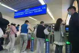 上海火车站东北出站口启用！今起上海三大火车站出站旅客都可免安检乘坐地铁图片