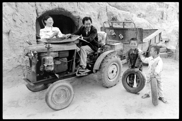 新窑子三十年：一个摄影师与一个村庄的“纠缠”