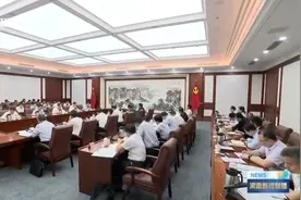 10名干部违规聚餐饮酒、1人死亡问题被中央层面通报后，河南省委表态图片