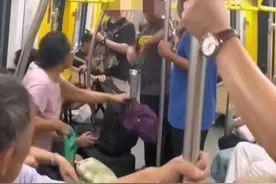 大爷地铁上与人争吵遭陌生男子掌掴 青岛警方：打人男子已道歉，双方已和解图片