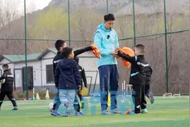 济南青少年足球教练孙明昊：把更多孩子带到足球场、留在足球场图片