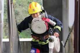 【应急救援基层行】“90后”班长王俊杰：“火焰蓝”的责任与坚守图片