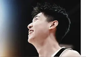 双向合同签约篮网队 崔永熙继续追梦NBA图片