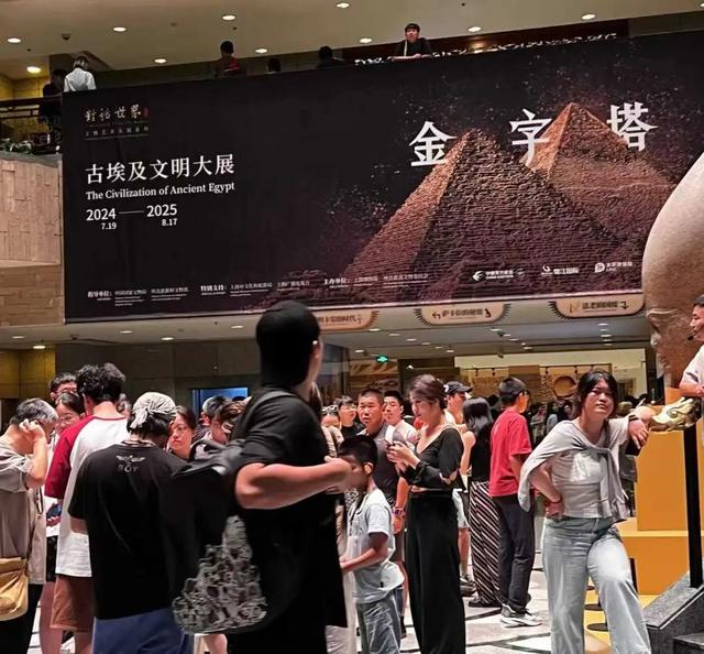 上海高精力牛马半夜3点排队进博物馆约会？法老都得加班的上博埃及展一年赚了7个亿